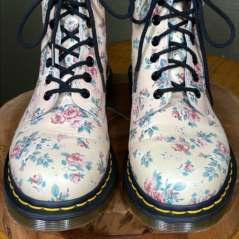 DR. MARTENS VINTAGE ROSE BOOTS - Picture 6 of 13
